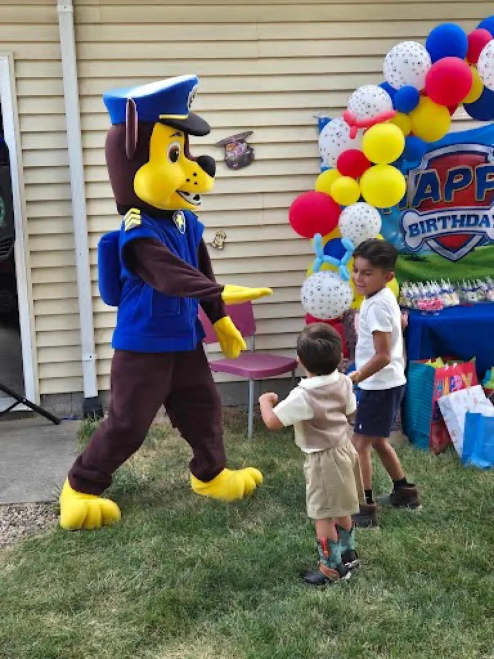 Police Rescue Pup party character in Philadelphia